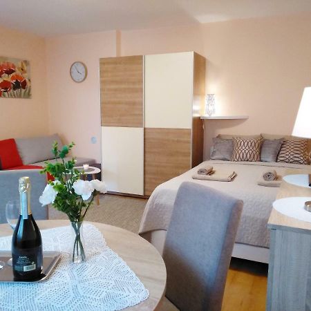 Sunray Studio Apartment Zagreb Extérieur photo
