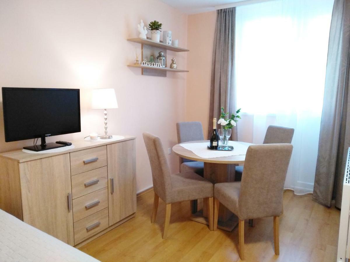 Sunray Studio Apartment Zagreb Extérieur photo